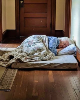 Llegué a casa antes de lo esperado de un viaje, ¡y lo que vi que mi marido estaba escondiendo me dejó sin palabras!: ¿Qué ocurrió?